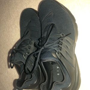 Nike Black Prestos